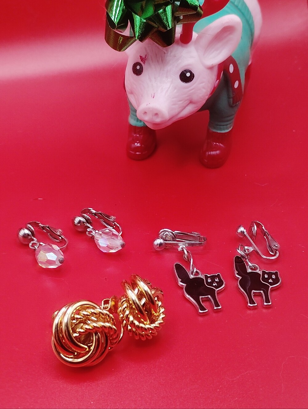 Vintage lot Of 3 Clip-On Earrings Set in Gold, Black, Clear - Unbranded